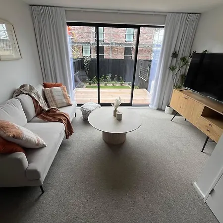 Luxury And Serene 2 Bed Near Cbd With Parking